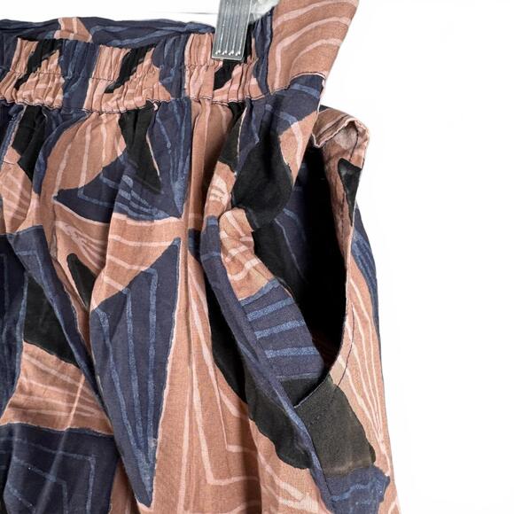 Abstract Patterned Women's Cropped Pants - Picture 9 of 9